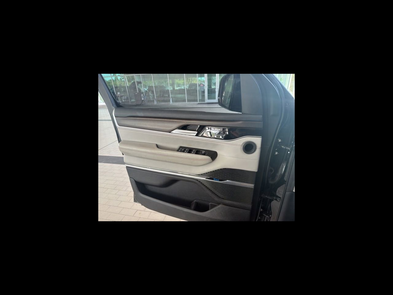 2024 Jeep Grand Wagoneer Base