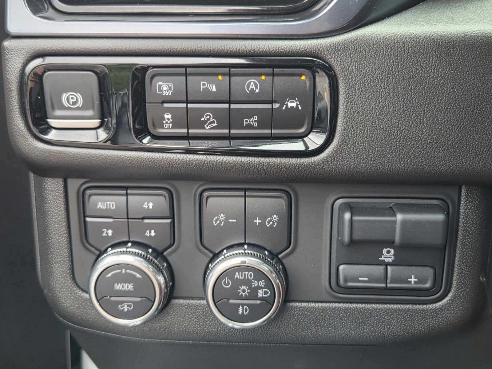 2025 GMC Yukon AT4