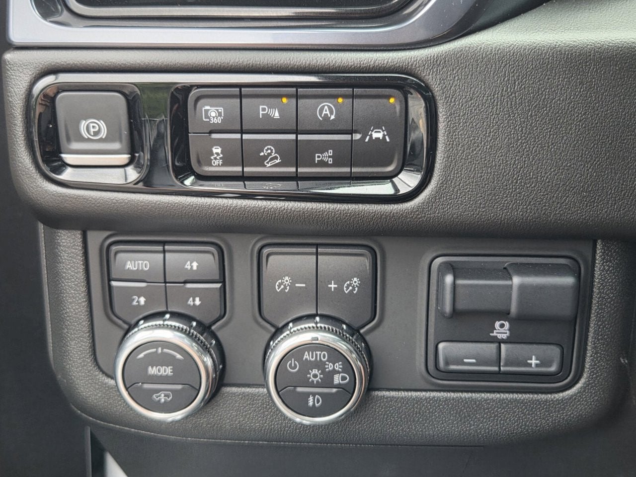 2025 GMC Yukon AT4