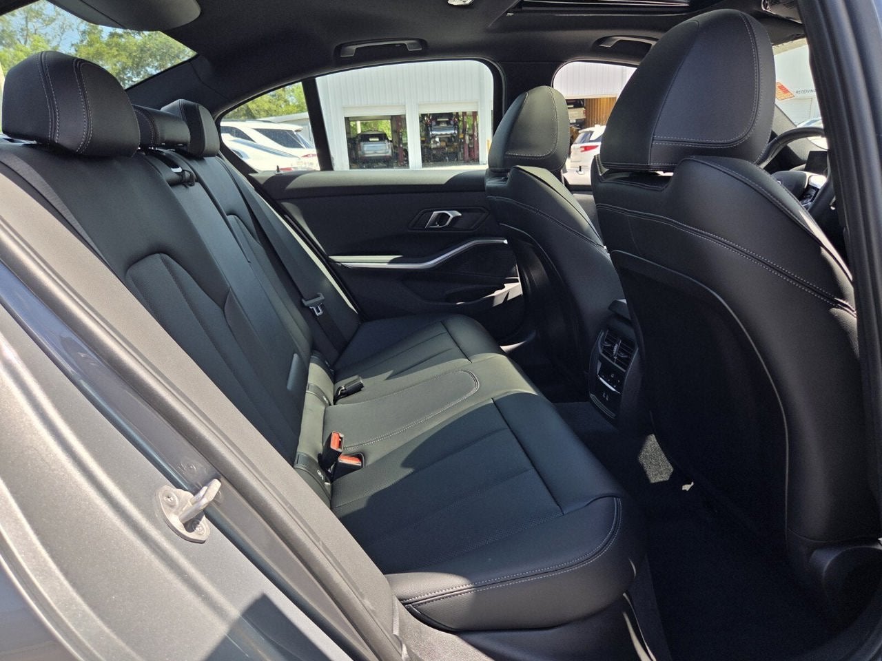 2025 BMW 3 Series 330i