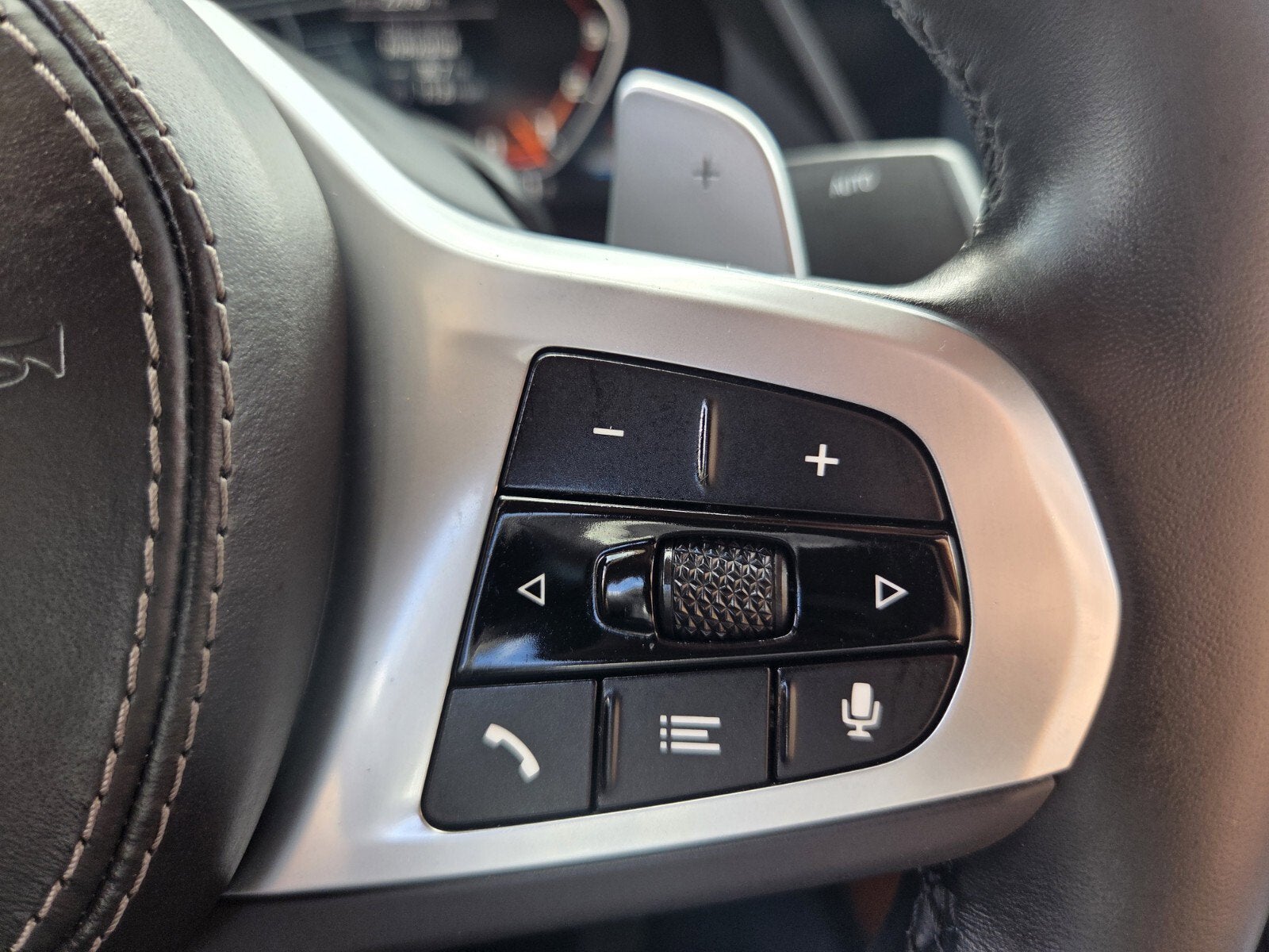 2023 BMW X6 M50i