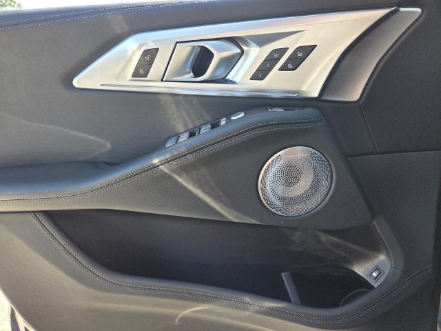 2023 BMW XM Base