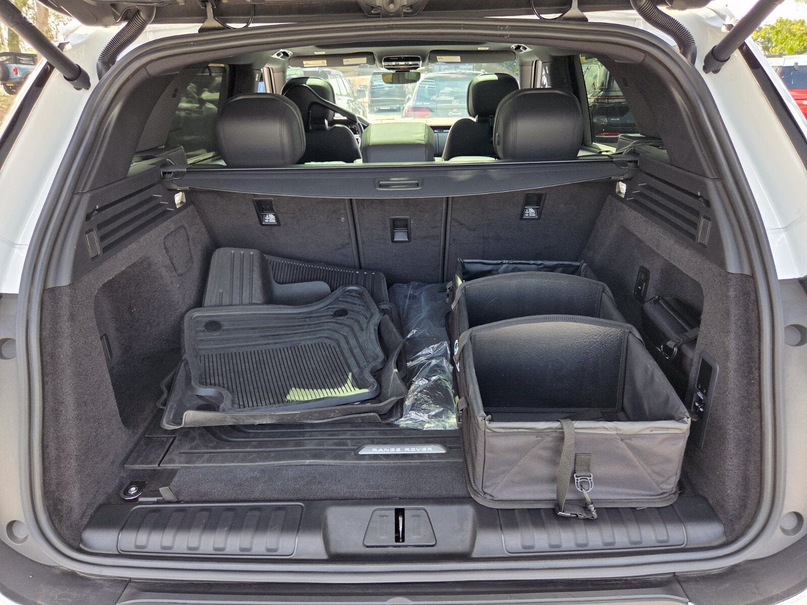 2026 Land Rover Range Rover Sport SE