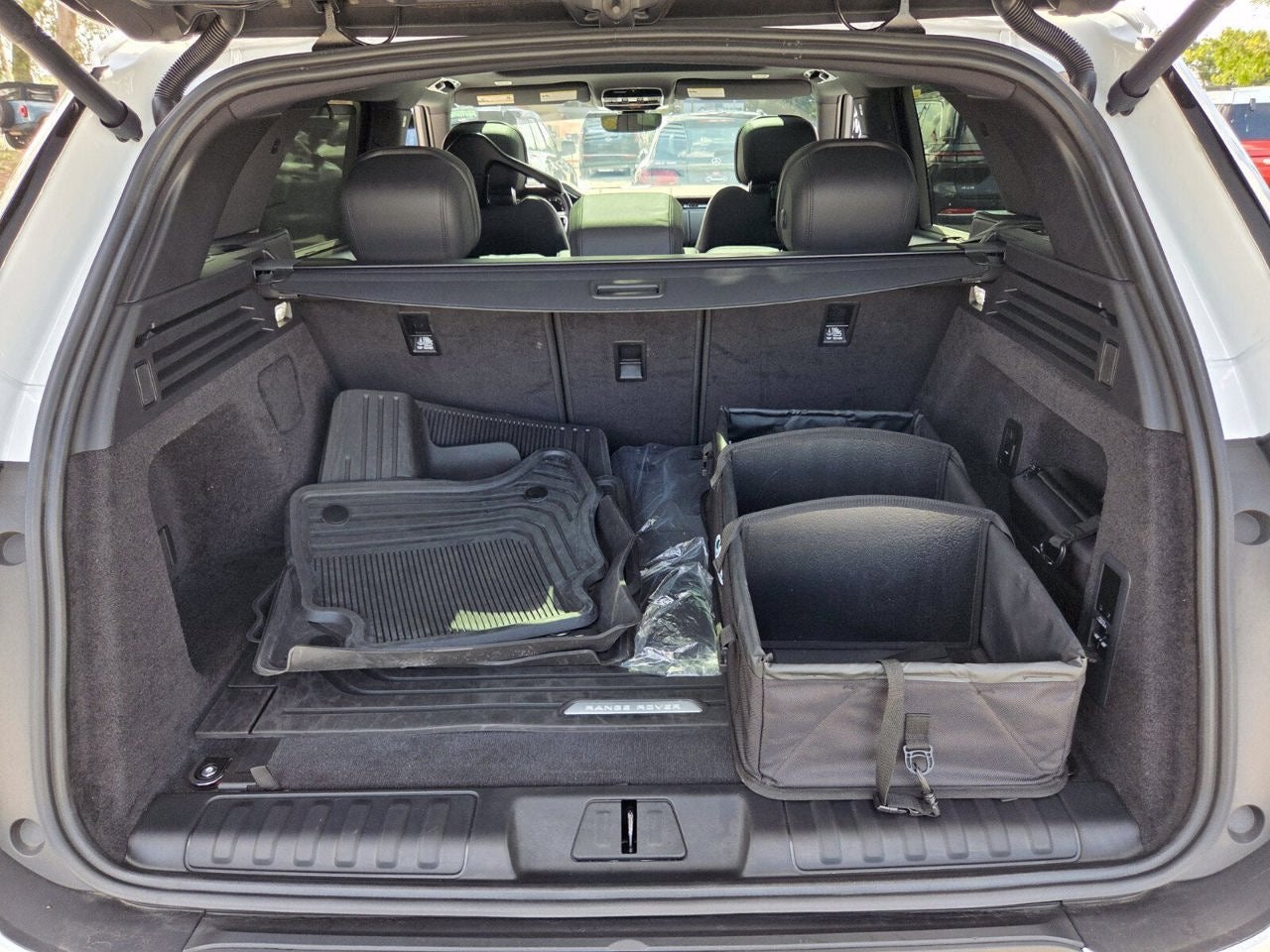 2026 Land Rover Range Rover Sport SE