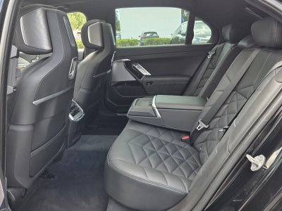 2023 BMW 7 Series 740i