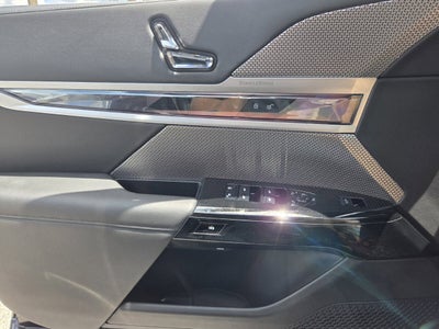 2023 BMW 7 Series 740i