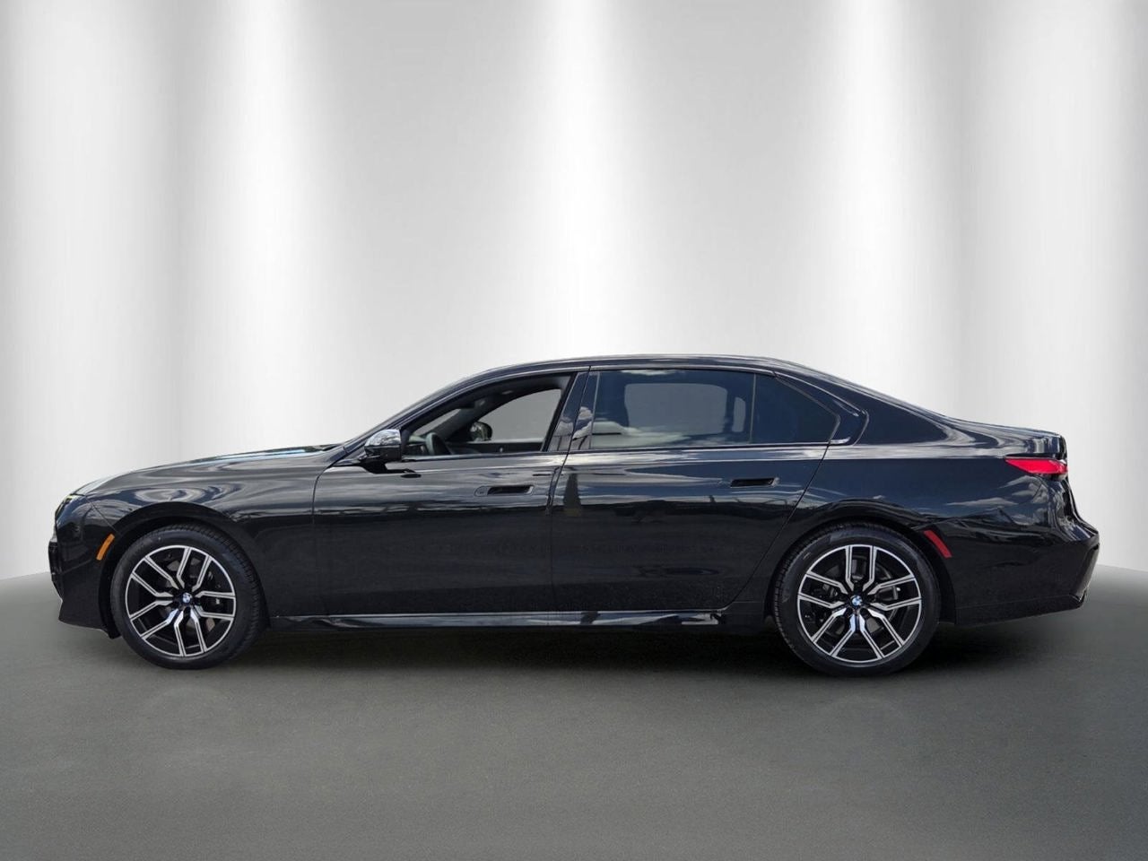 2023 BMW 7 Series 740i