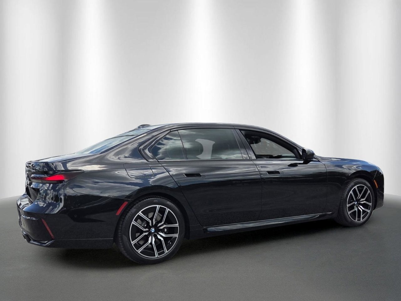 2023 BMW 7 Series 740i