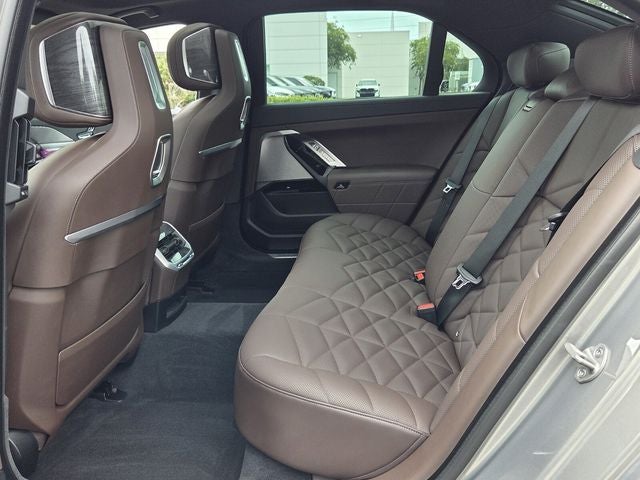 2023 BMW 7 Series 740i