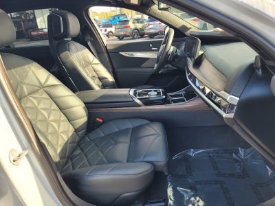 2023 BMW 7 Series 740i