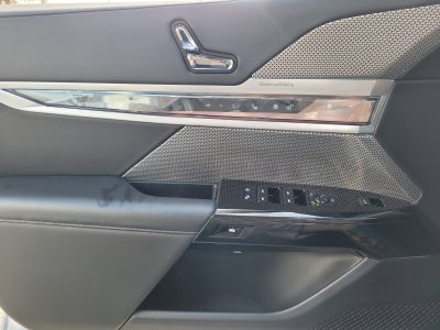 2023 BMW 7 Series 740i