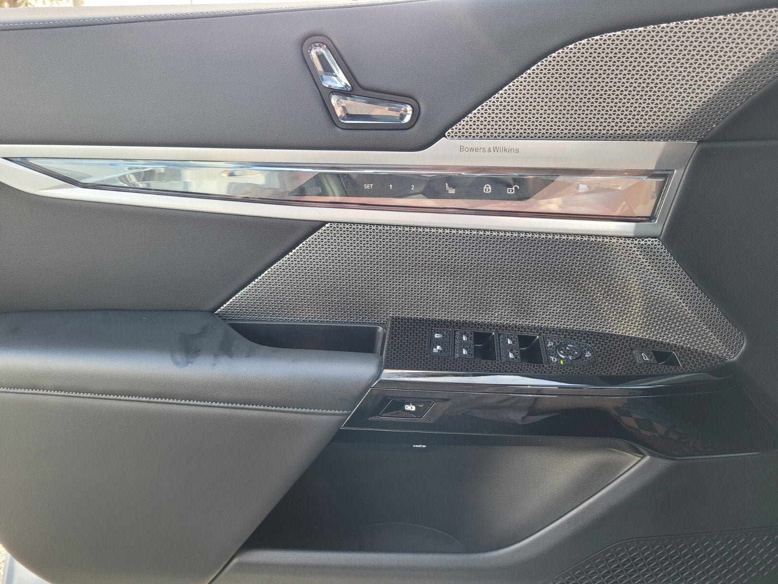 2023 BMW 7 Series 740i