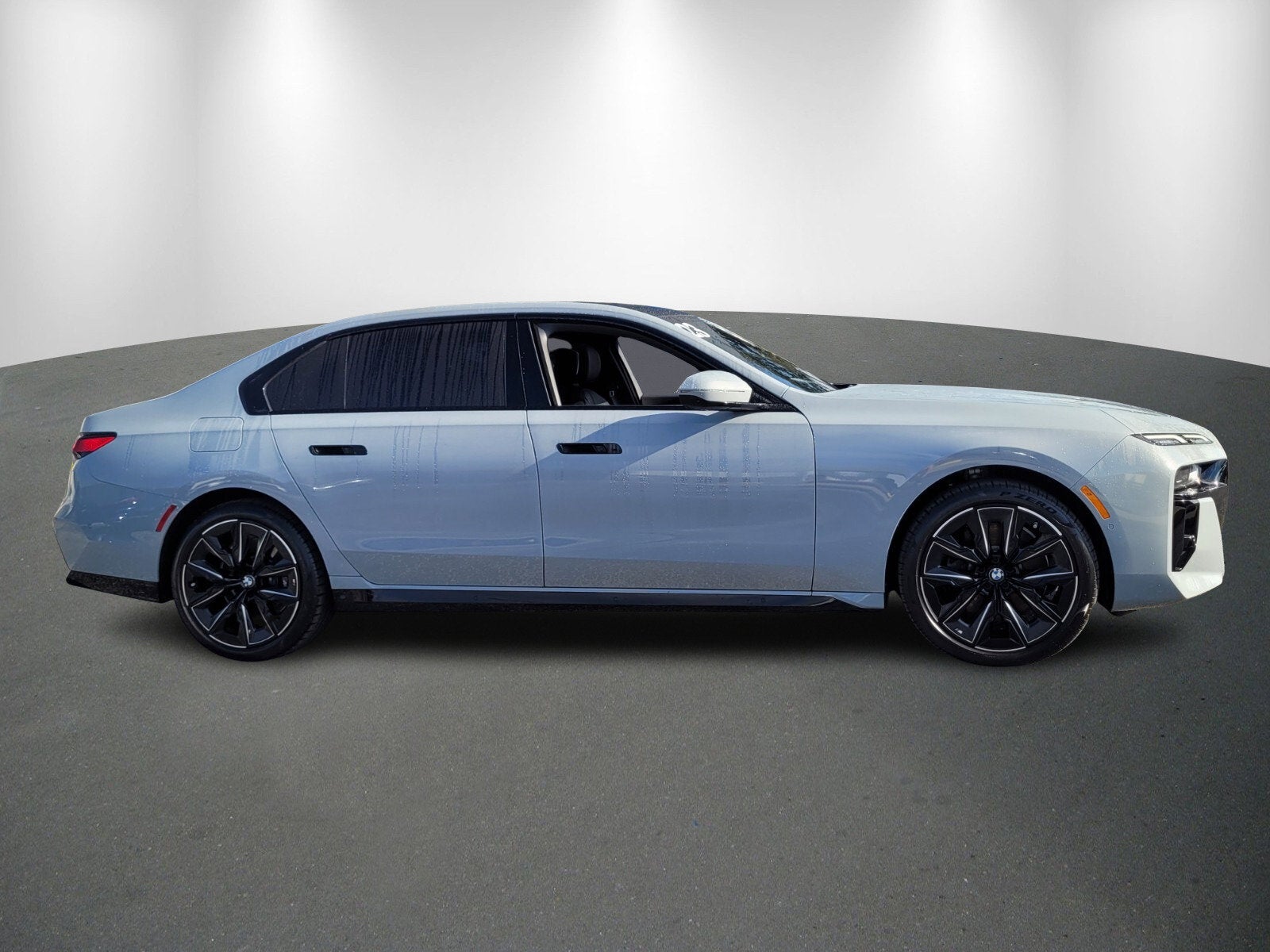 2023 BMW 7 Series 740i