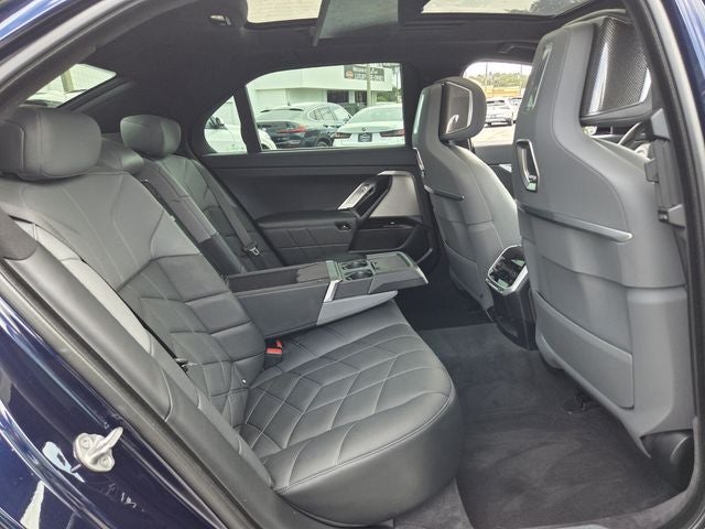 2023 BMW 7 Series 740i