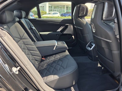 2025 BMW 7 Series 740i xDrive