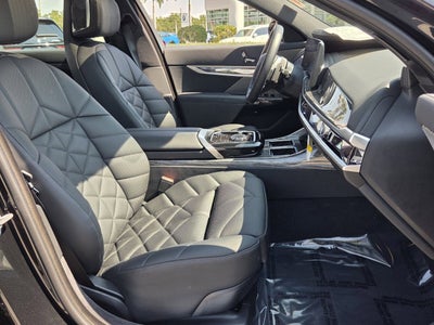 2025 BMW 7 Series 740i xDrive