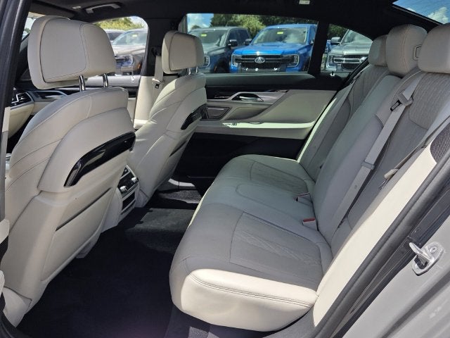 2022 BMW 7 Series 745e xDrive