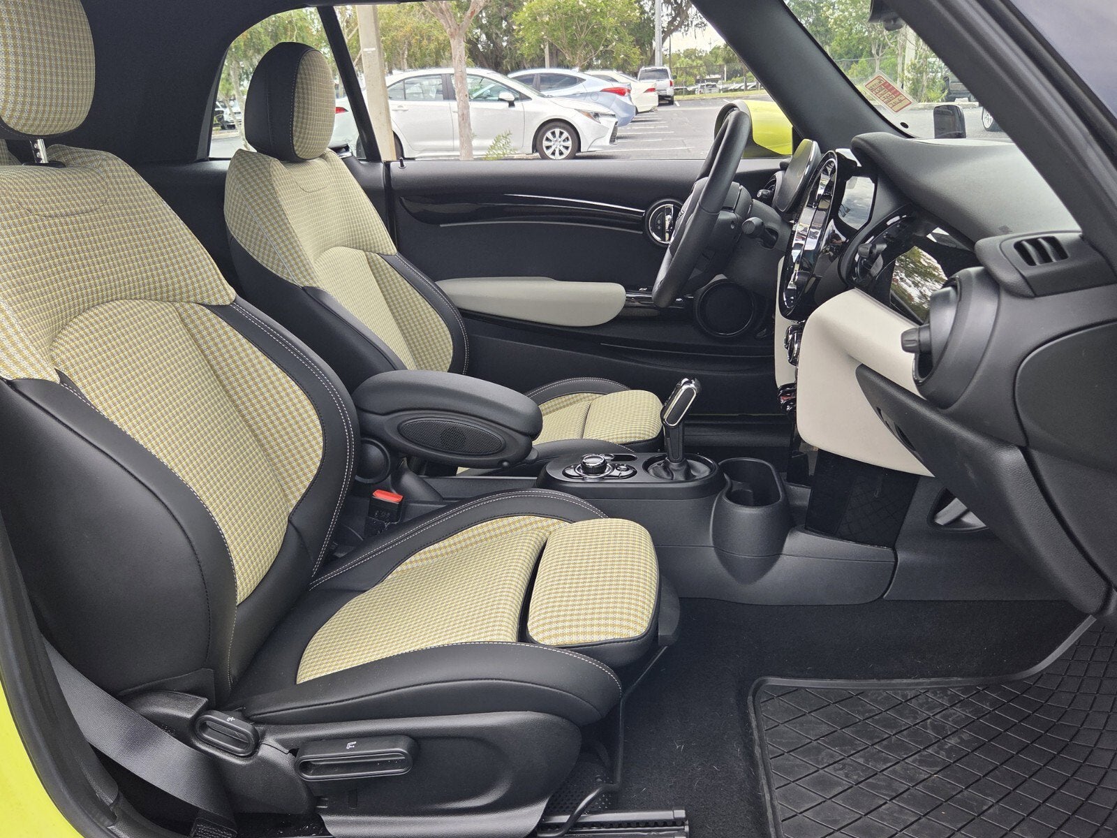 2022 MINI CONVERTIBLE ICONIC