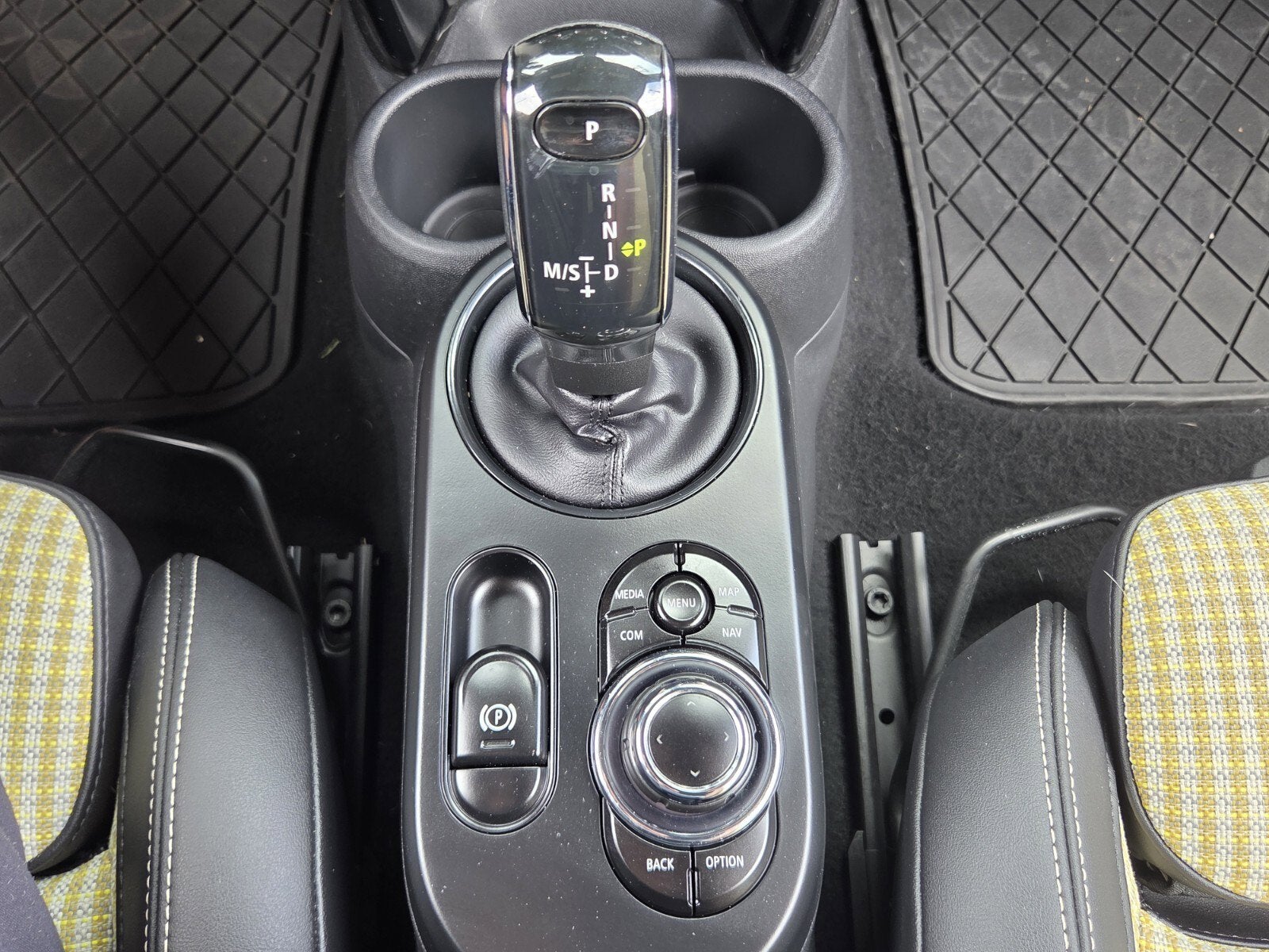 2022 MINI CONVERTIBLE ICONIC