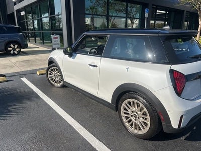 2025 MINI HARDTOP 2 DOOR Signature Plus