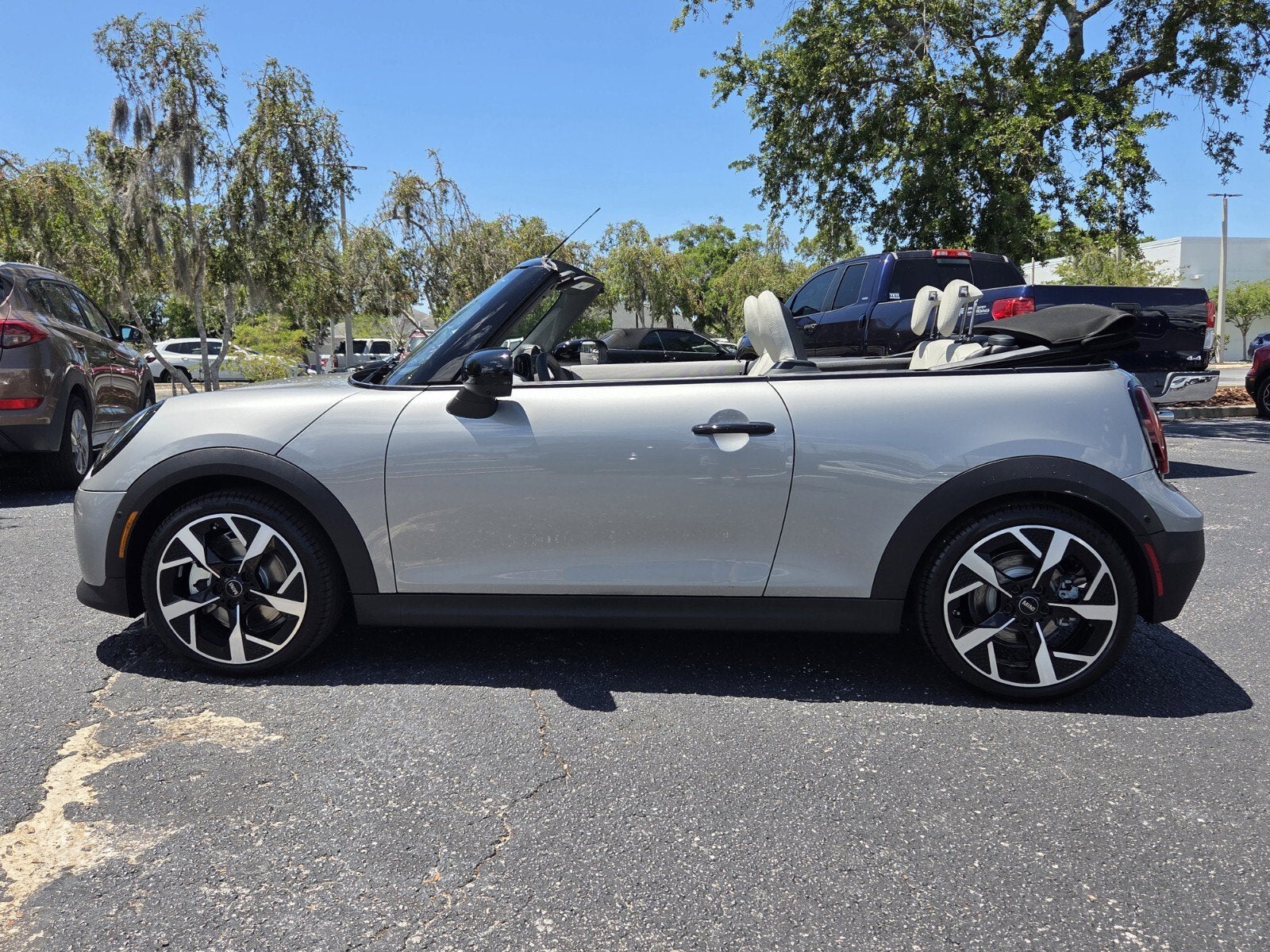 2026 MINI CONVERTIBLE ICONIC