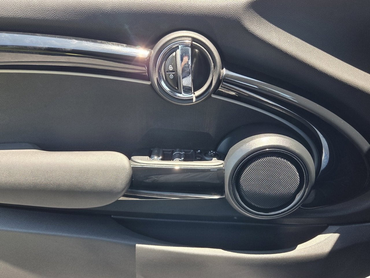2023 MINI CONVERTIBLE Signature