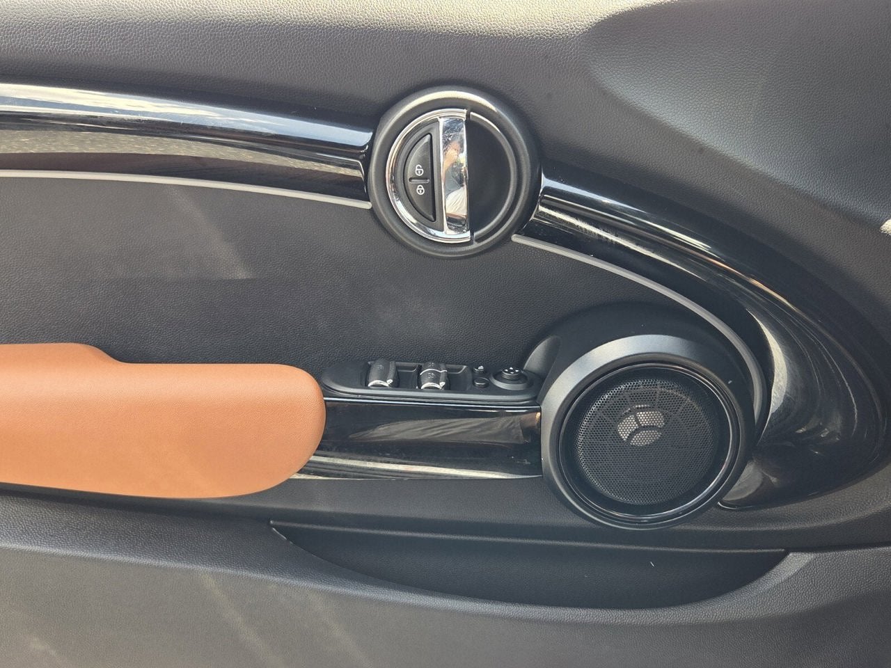 2024 MINI CONVERTIBLE Iconic
