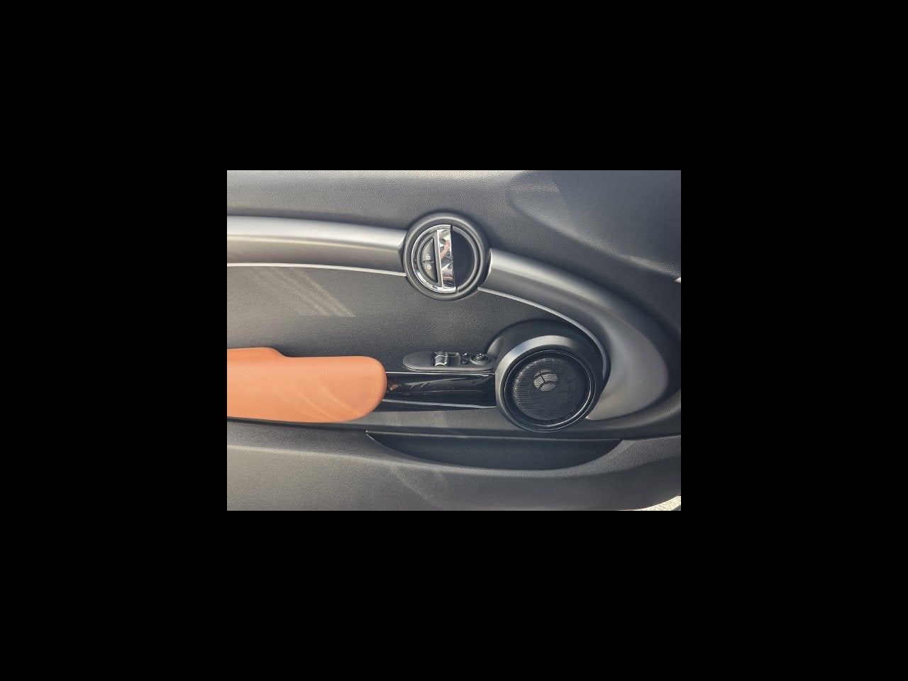 2024 MINI HARDTOP 2 DOOR Iconic