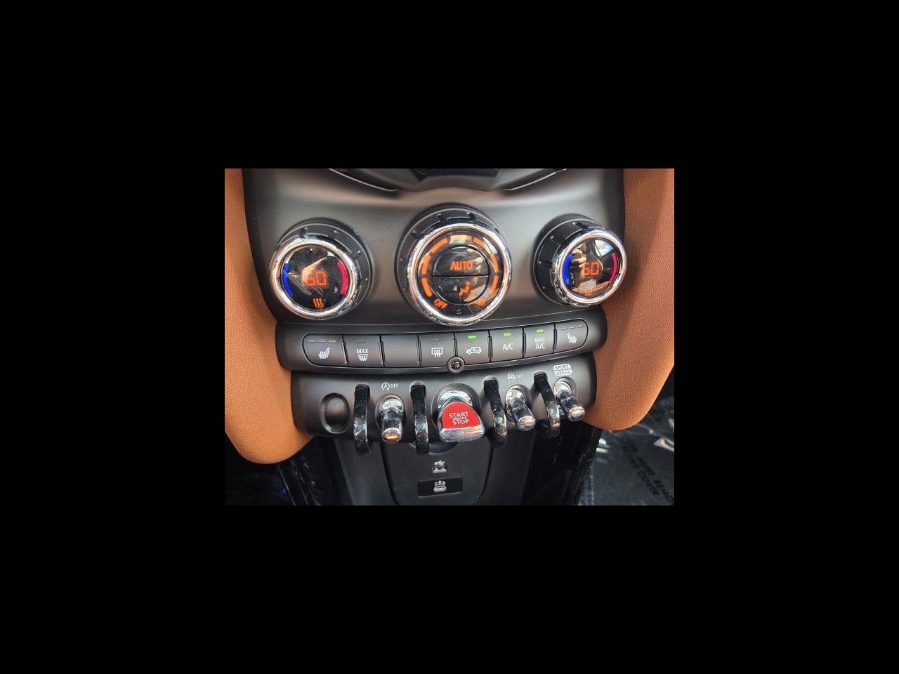 2024 MINI HARDTOP 2 DOOR Iconic