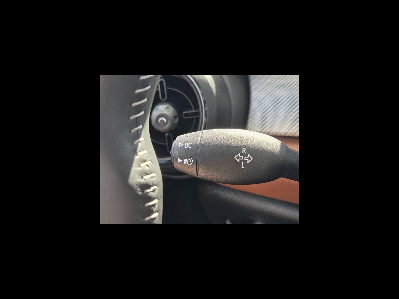 2024 MINI HARDTOP 2 DOOR Iconic