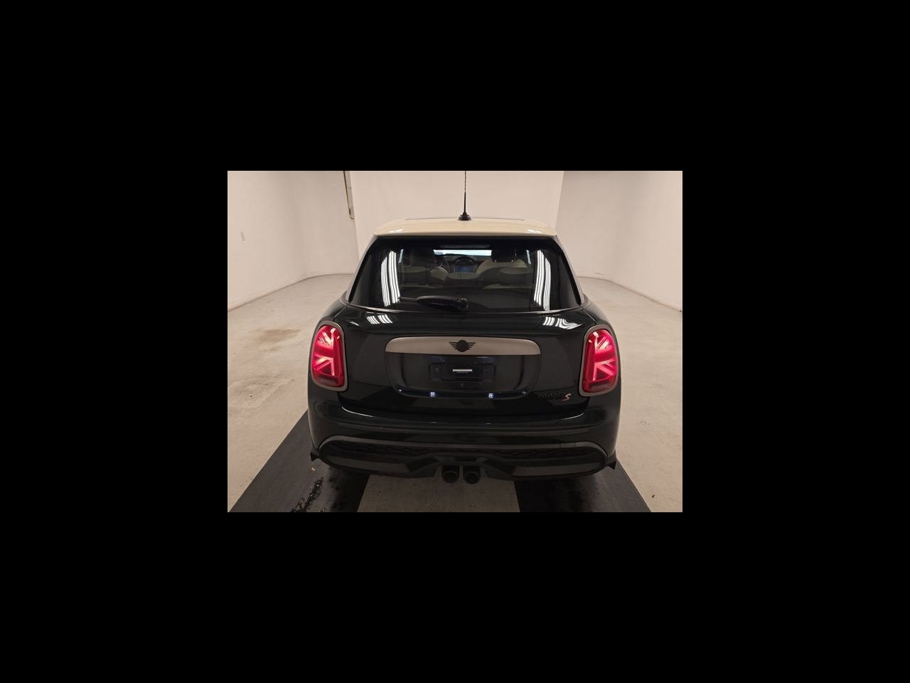 2023 MINI HARDTOP 4 DOOR Iconic