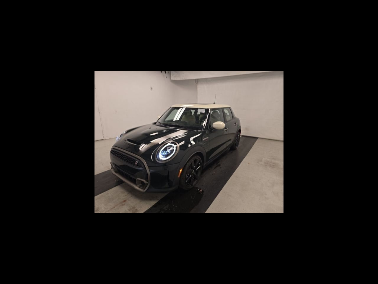 2023 MINI HARDTOP 4 DOOR Iconic