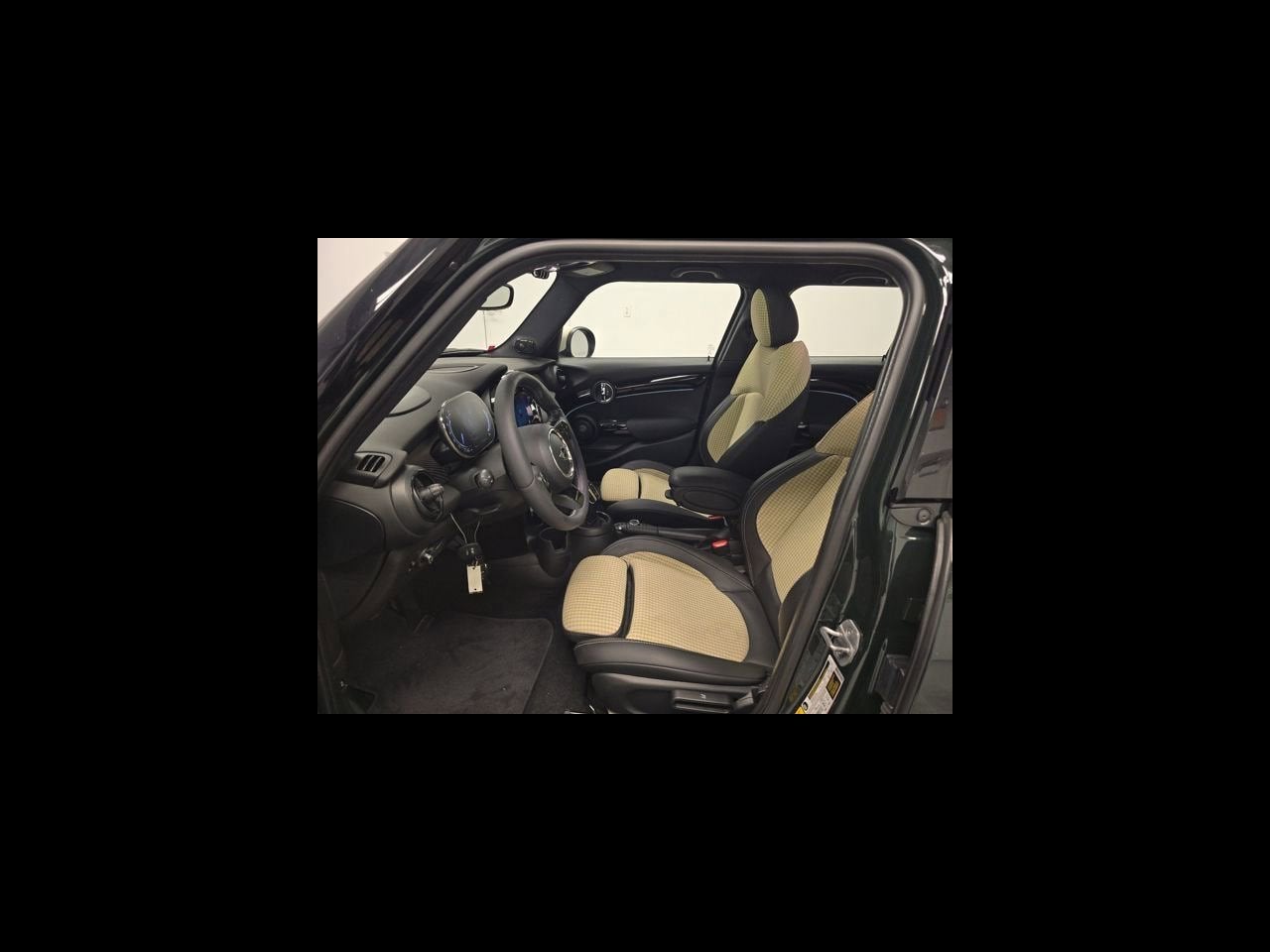 2023 MINI HARDTOP 4 DOOR Iconic