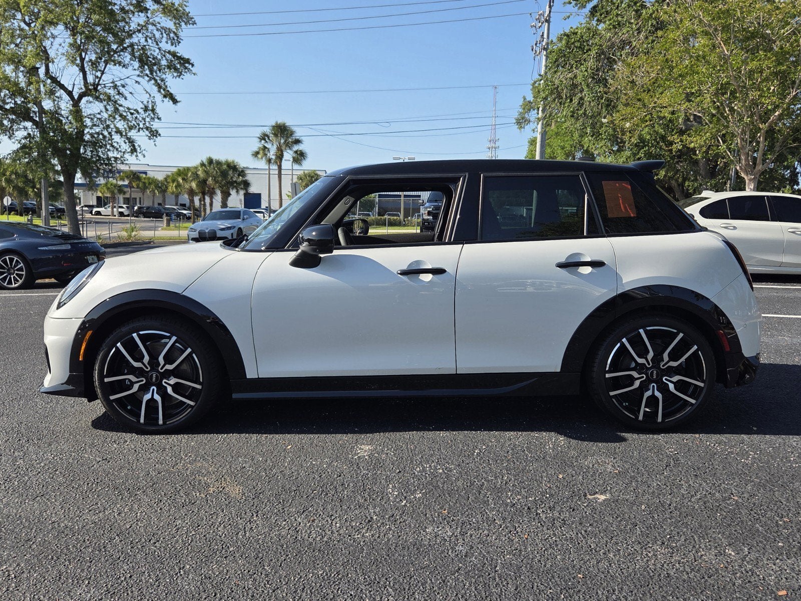 2026 MINI 4 DOOR ICONIC