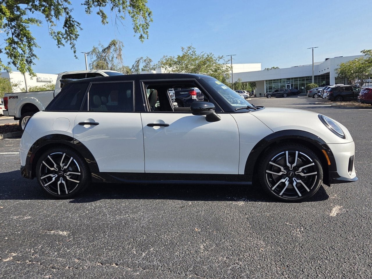 2026 MINI 4 DOOR ICONIC
