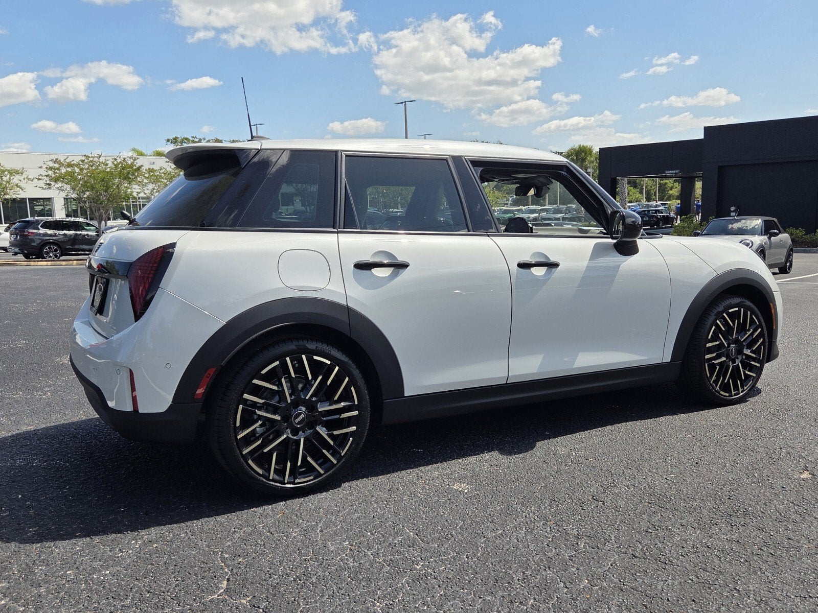 2026 MINI 4 DOOR SIGNATURE PLUS