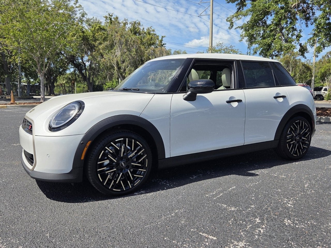 2026 MINI 4 DOOR SIGNATURE PLUS