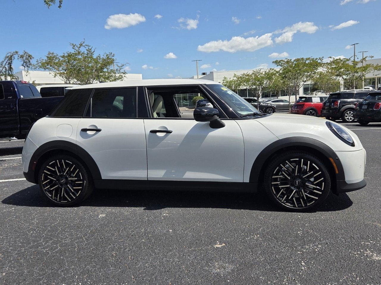 2026 MINI 4 DOOR SIGNATURE PLUS