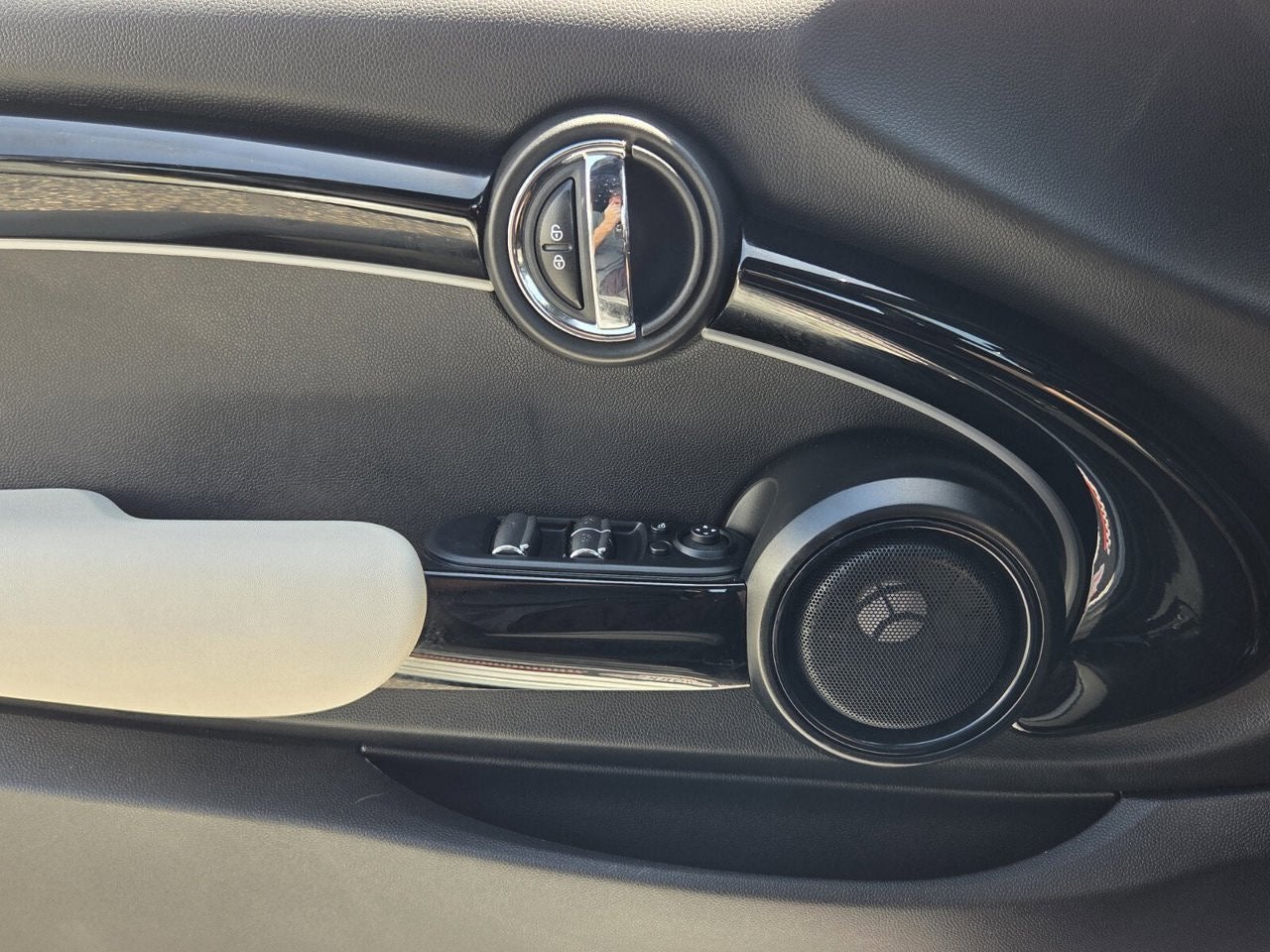2023 MINI CONVERTIBLE Iconic