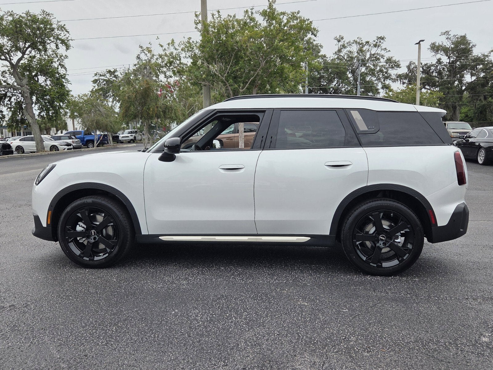 2027 MINI COUNTRYMAN ICONIC