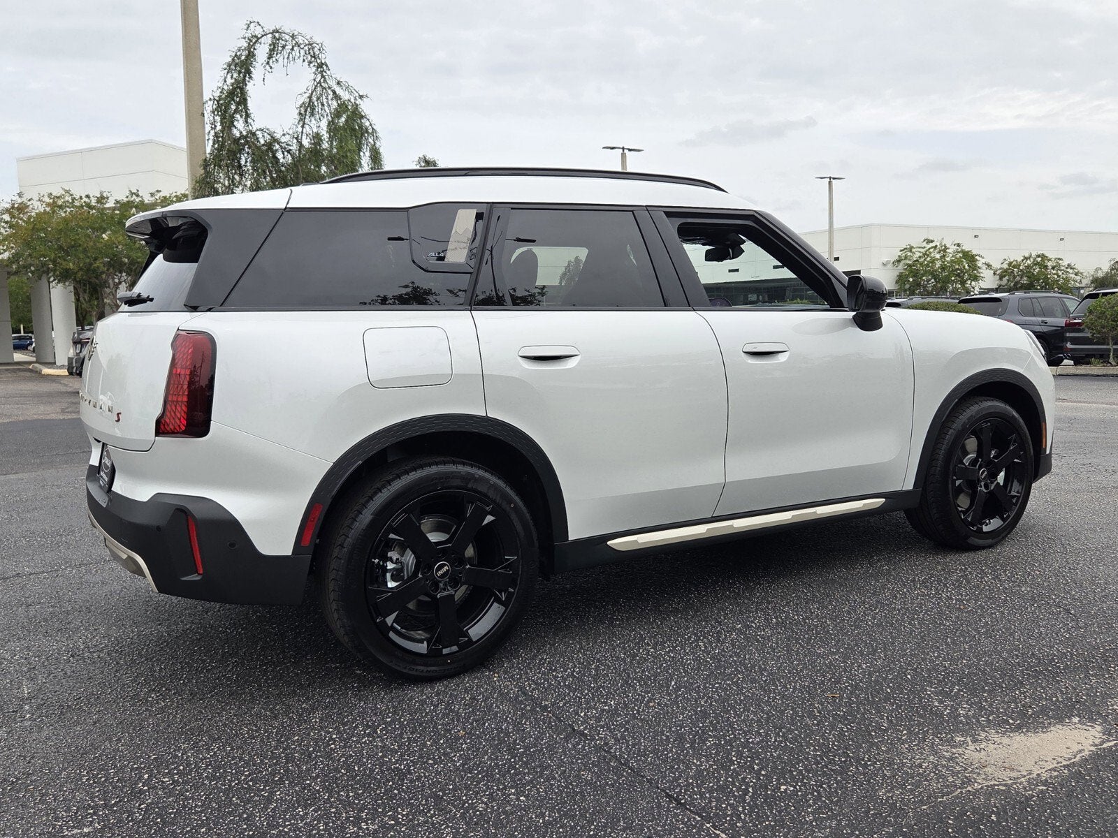 2027 MINI COUNTRYMAN ICONIC