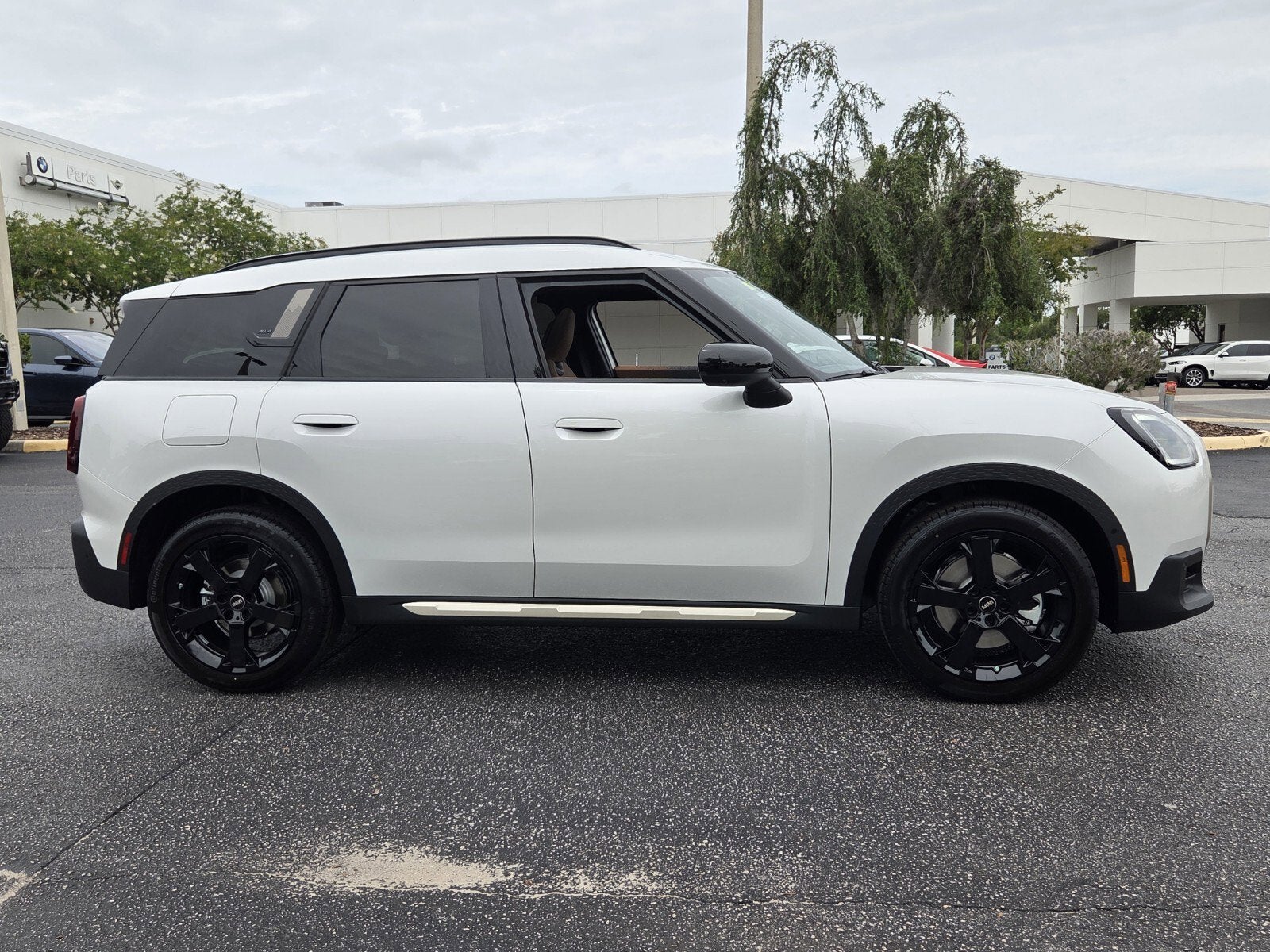 2027 MINI COUNTRYMAN ICONIC