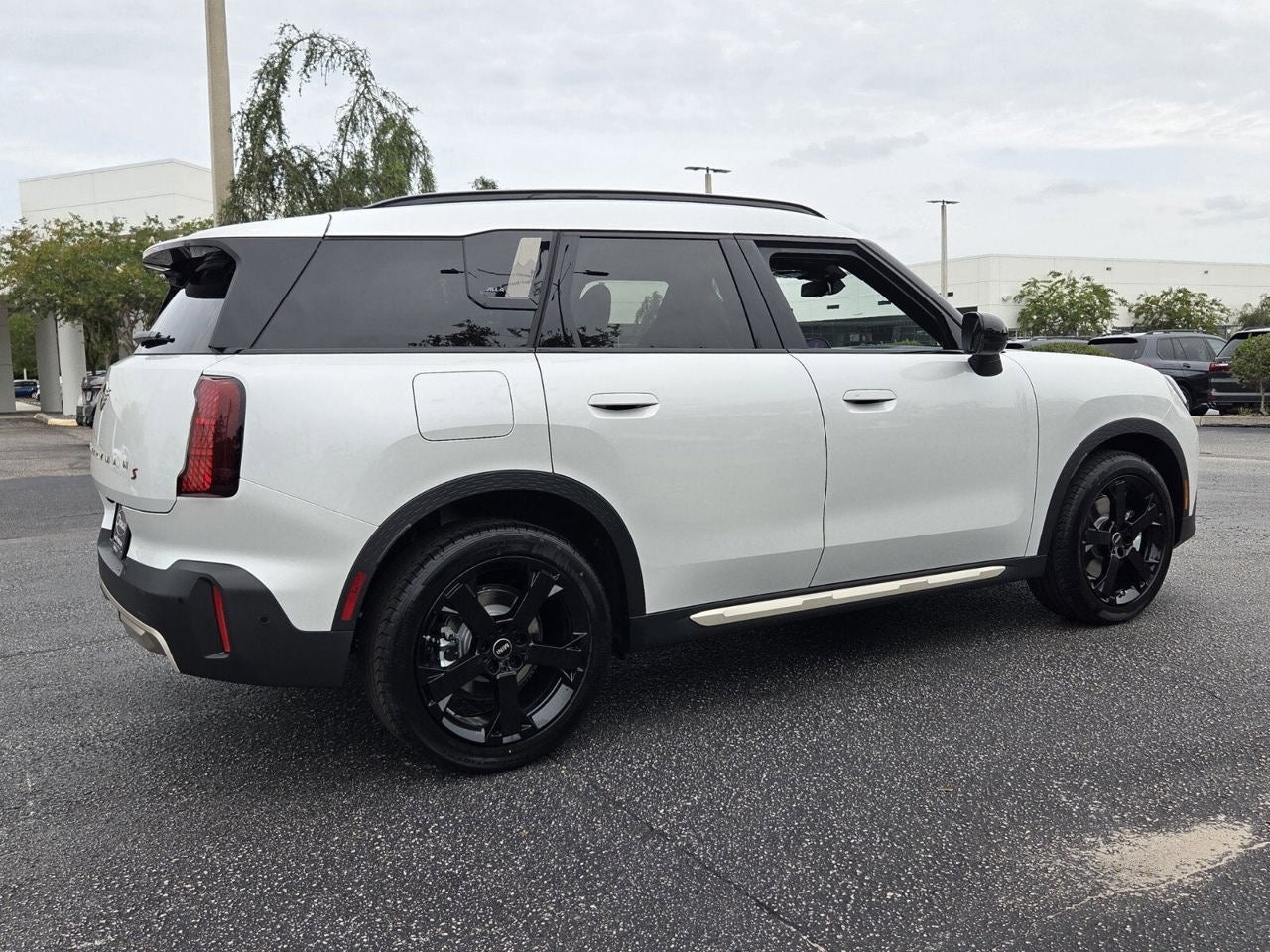 2027 MINI COUNTRYMAN ICONIC