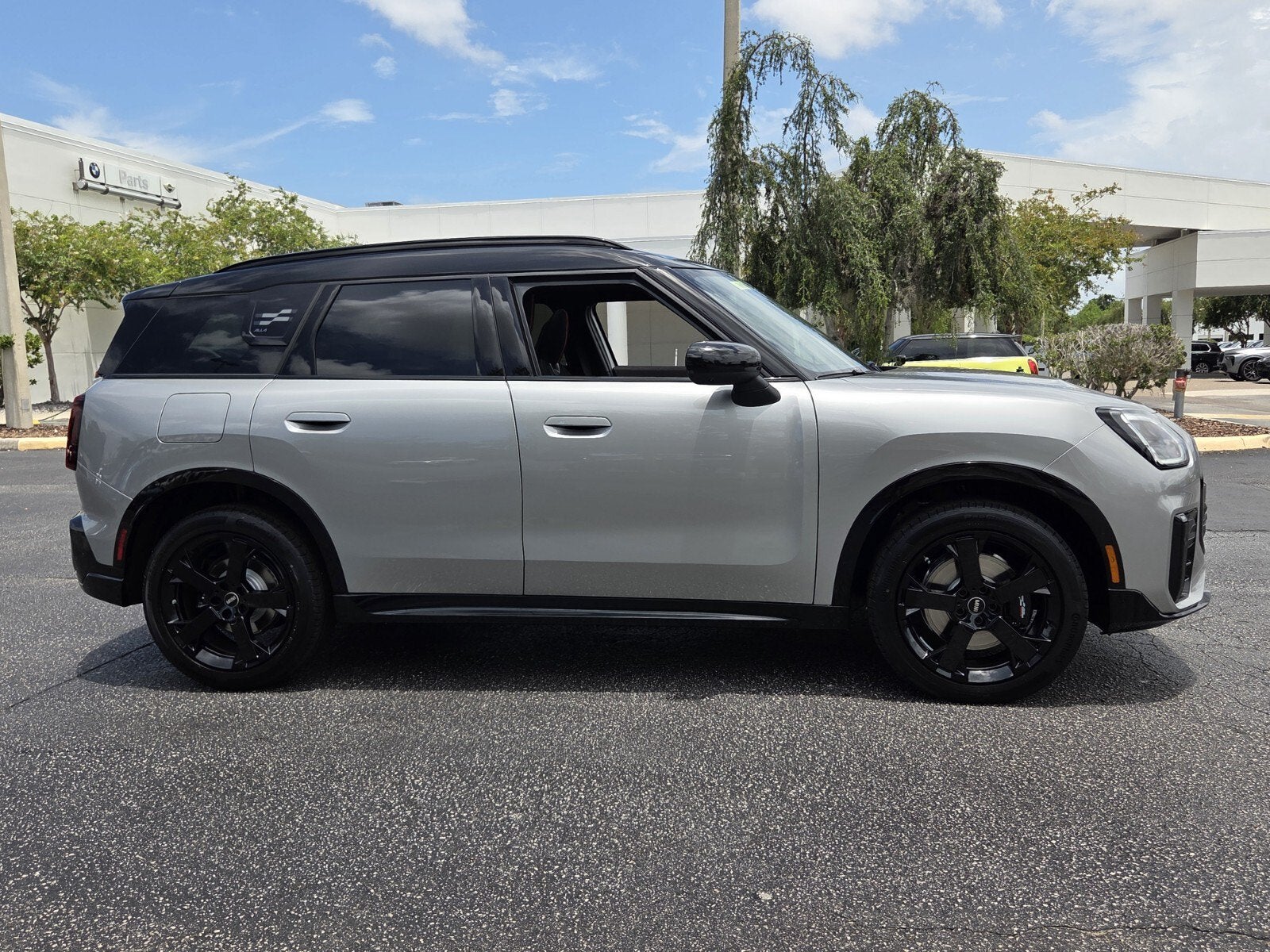 2027 MINI COUNTRYMAN ICONIC