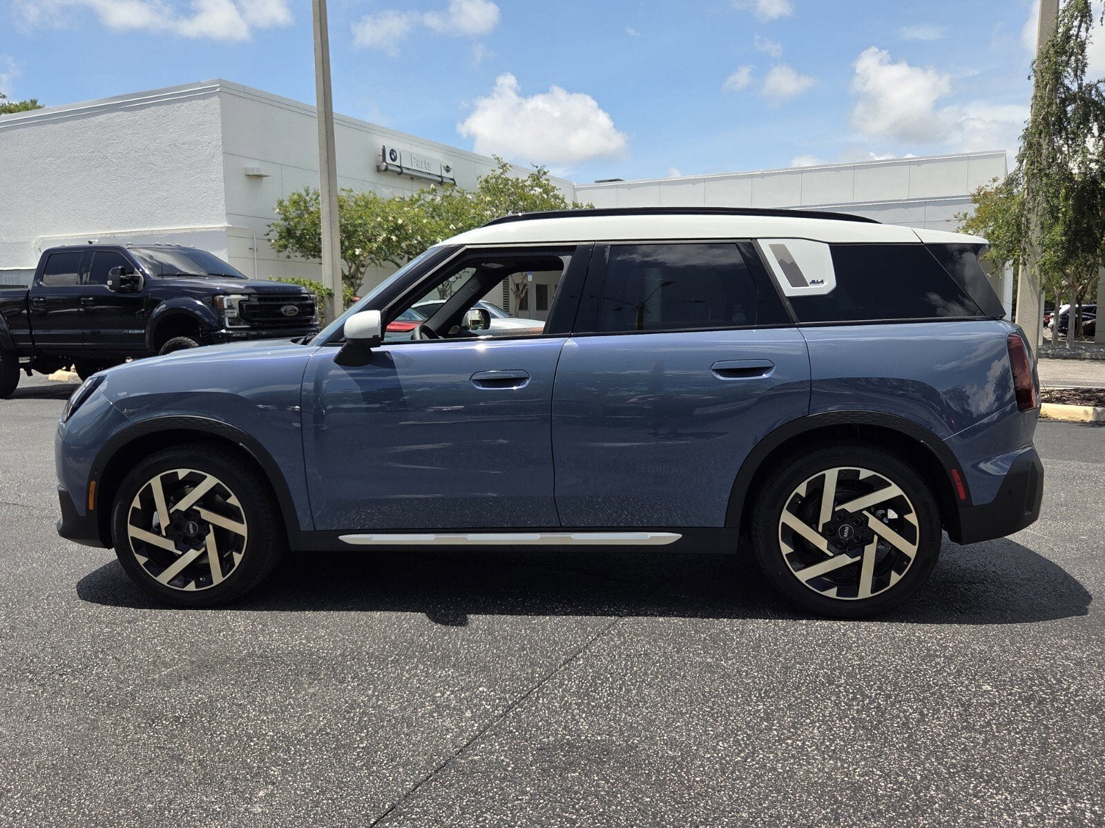 2027 MINI COUNTRYMAN ICONIC