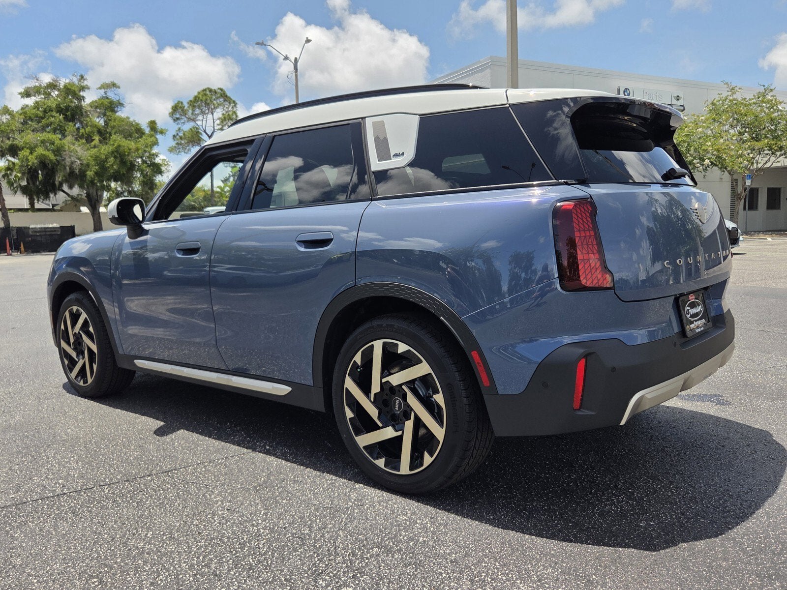 2027 MINI COUNTRYMAN ICONIC