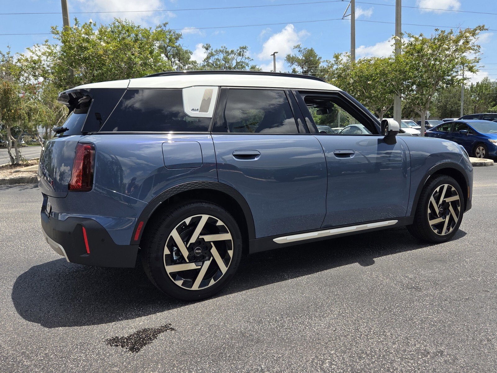 2027 MINI COUNTRYMAN ICONIC