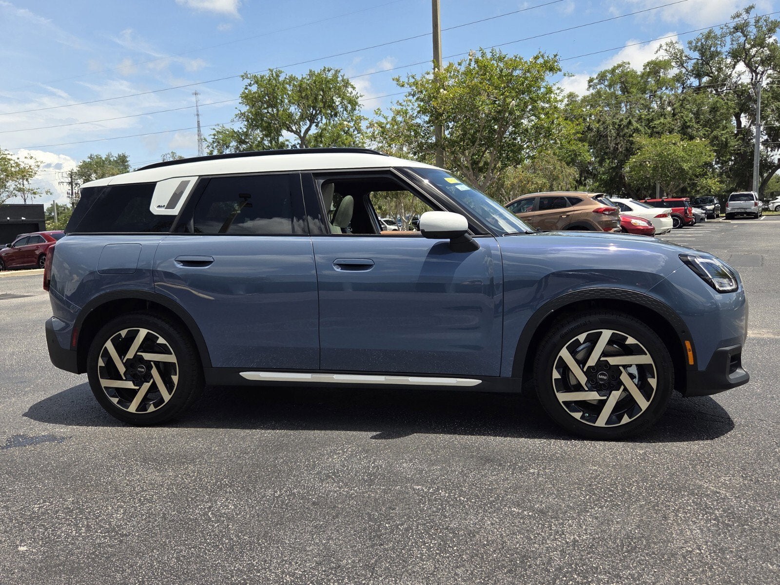 2027 MINI COUNTRYMAN ICONIC