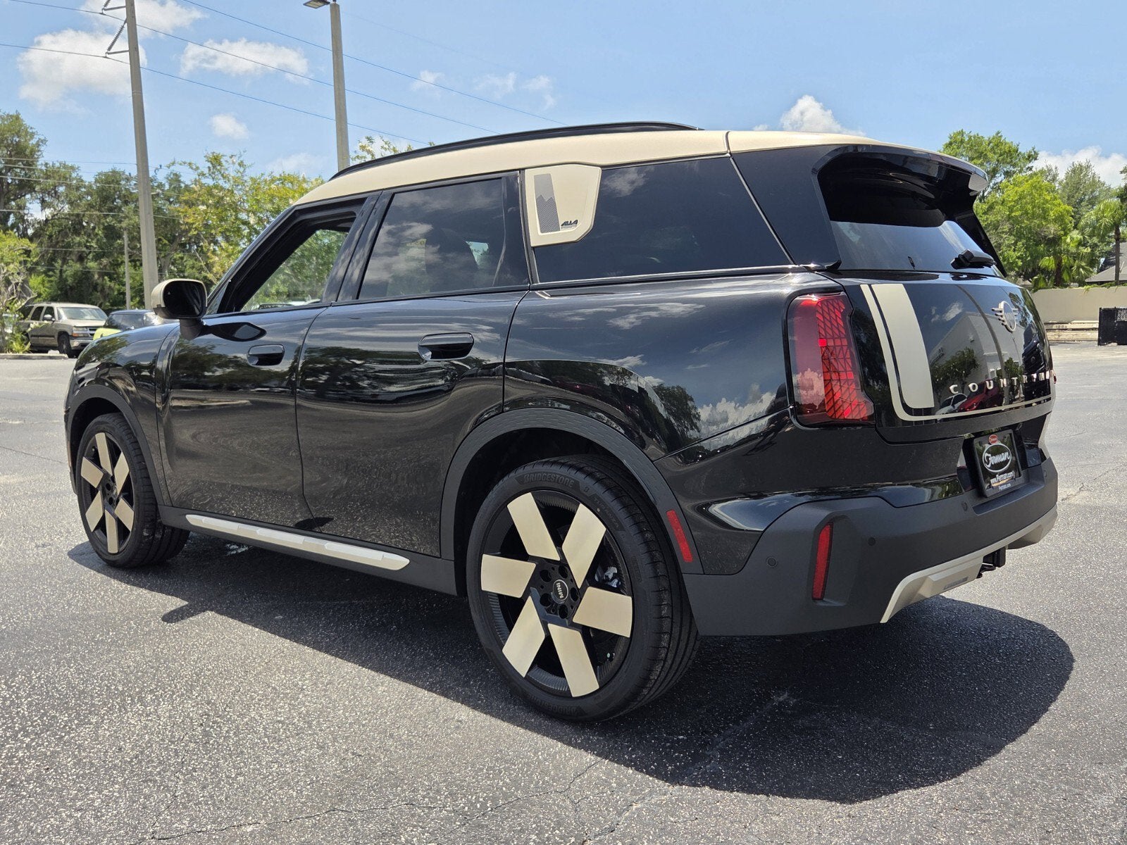 2027 MINI COUNTRYMAN ICONIC