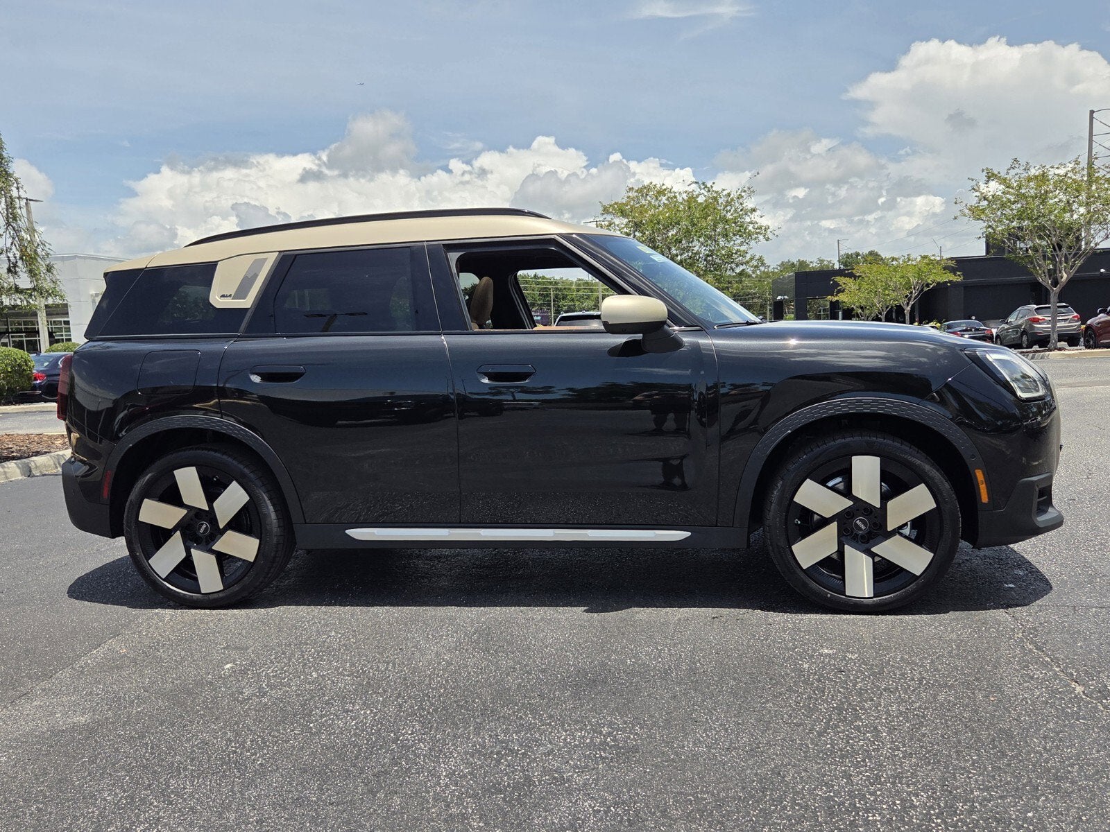 2027 MINI COUNTRYMAN ICONIC